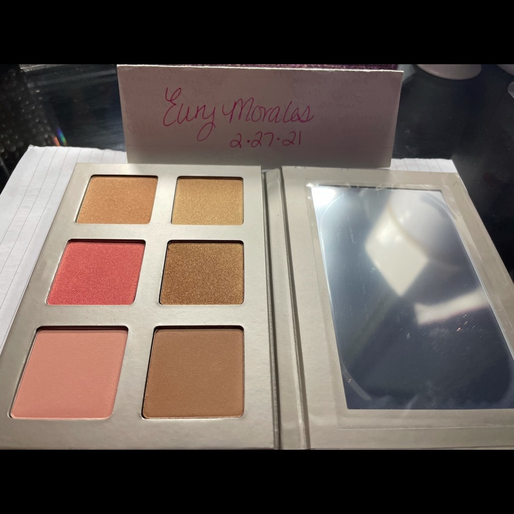 Iconic London face palette